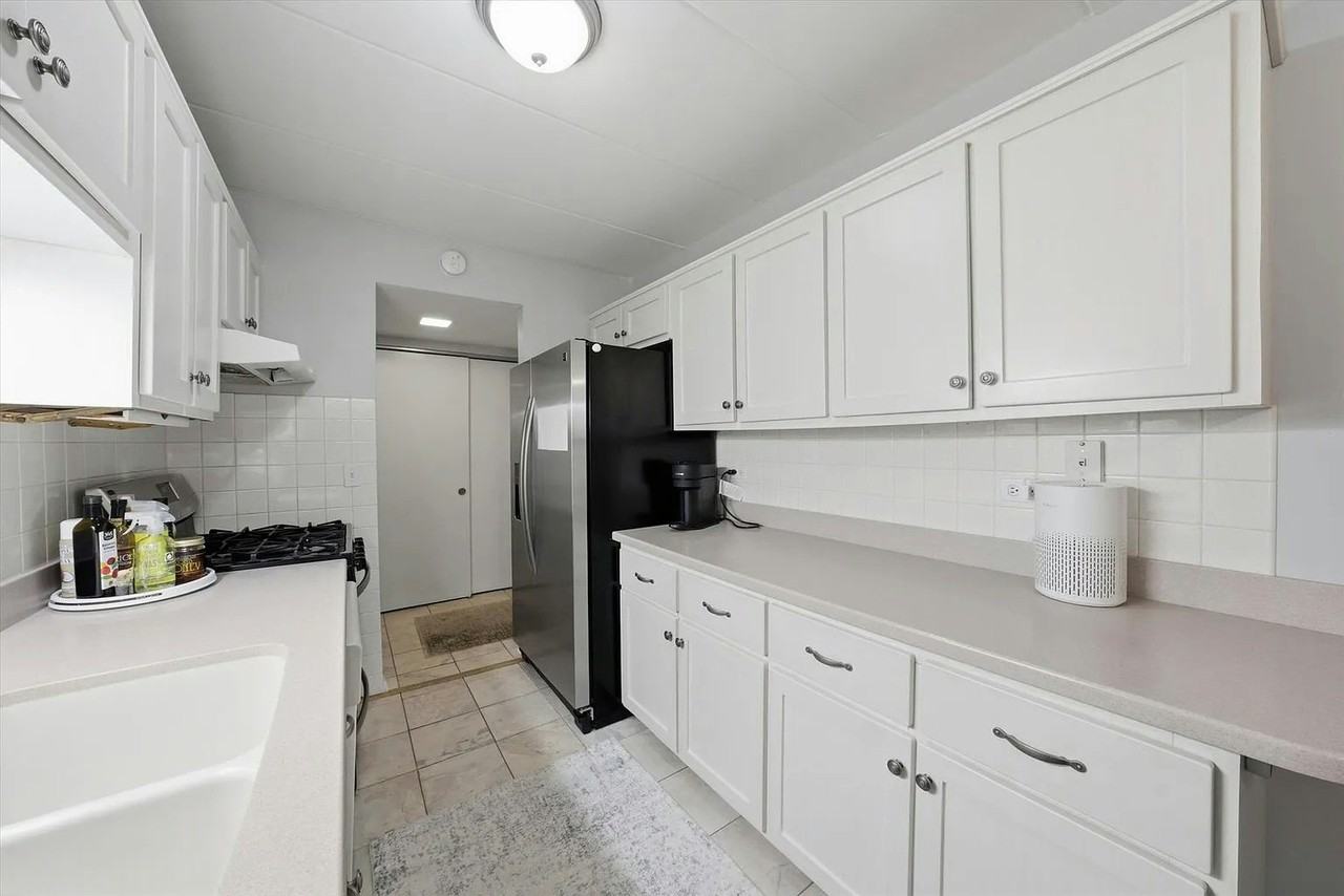 5S040 Pebblewood Lane - Photo 3 of 7