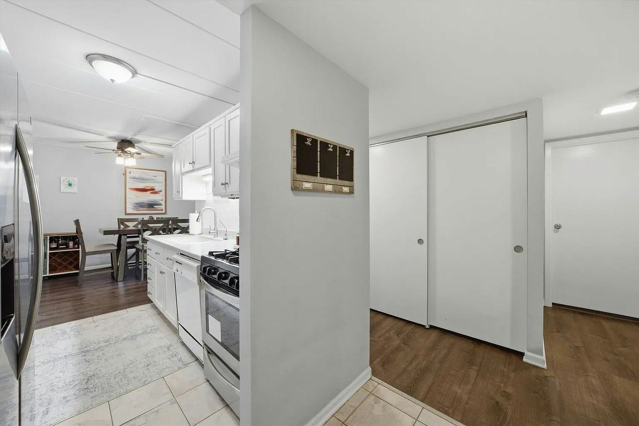 5S040 Pebblewood Lane - Photo 4 of 7