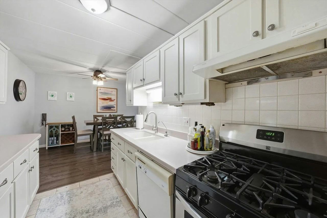 5S040 Pebblewood Lane - Photo 6 of 7