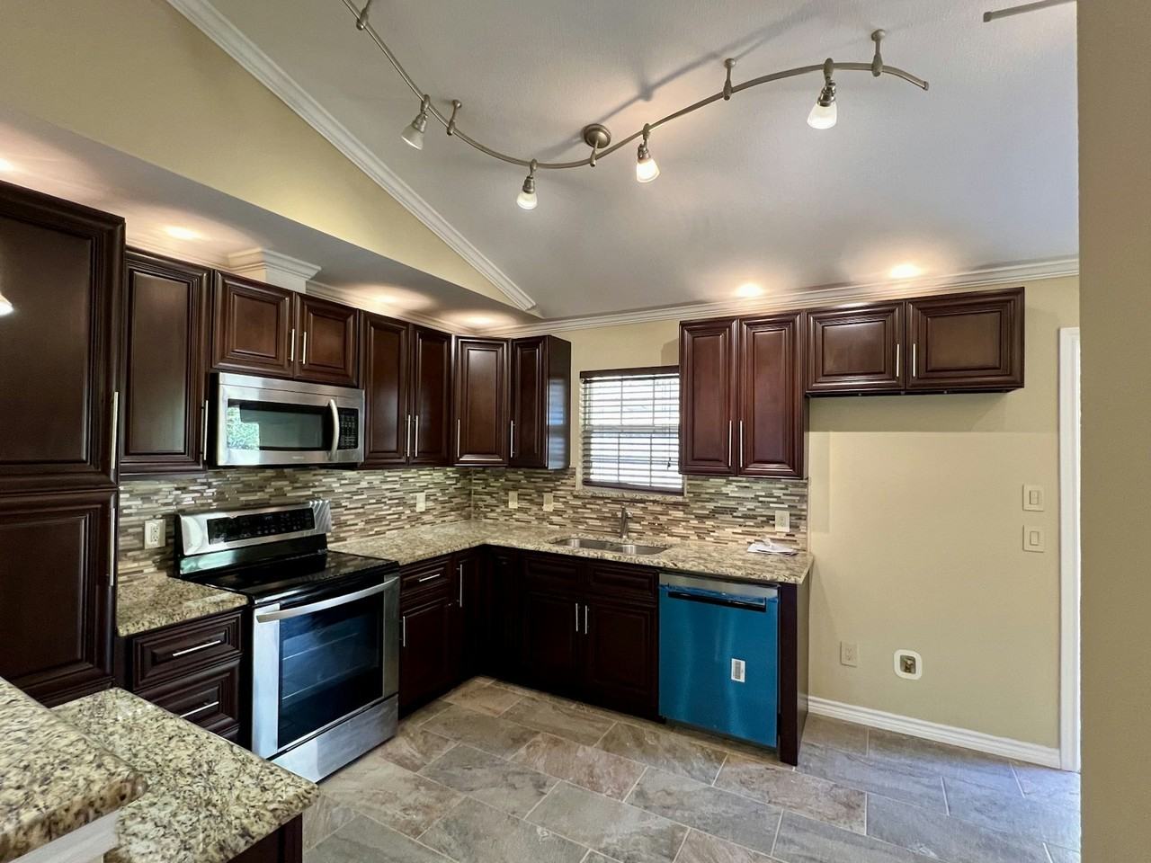 10815 Hermosa Drive - Photo 3 of 28