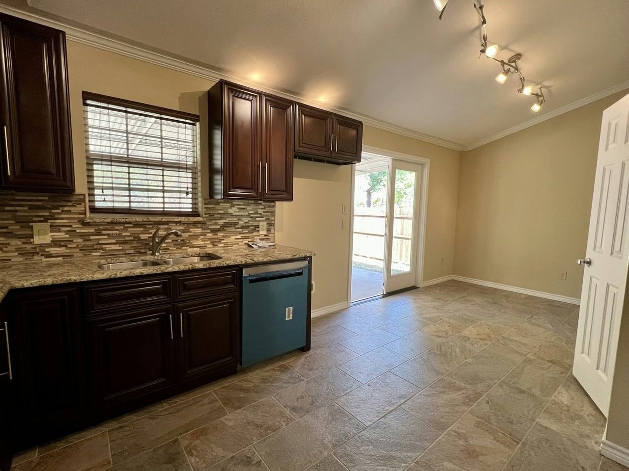 10815 Hermosa Drive - Photo 4 of 28