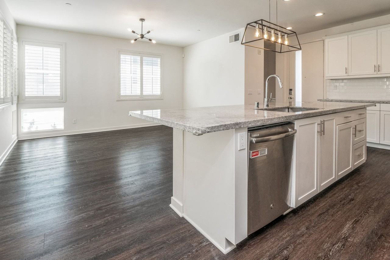 2143 Element Way - Photo 2 of 18