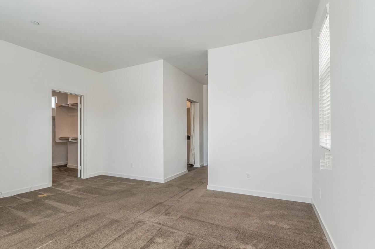 2143 Element Way - Photo 4 of 18