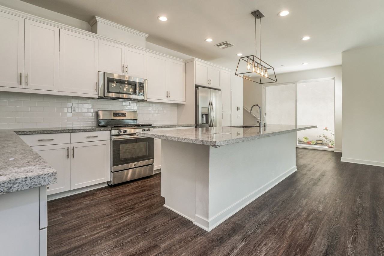 2143 Element Way - Photo 3 of 18