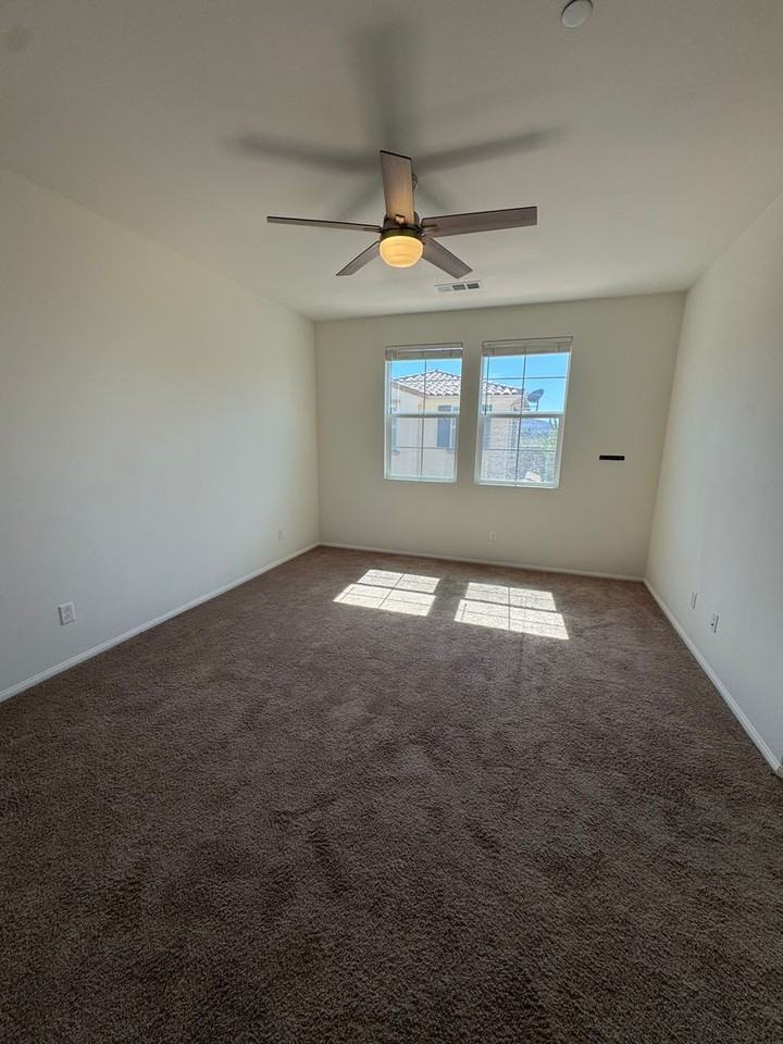 465 Pecana St - Photo 4 of 23