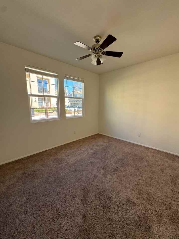 465 Pecana St - Photo 6 of 23