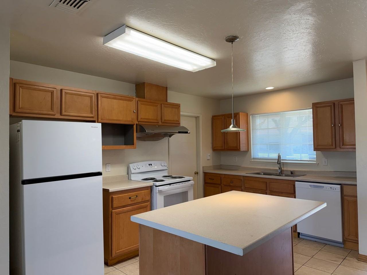7109 Thomas Dr - Photo 3 of 16