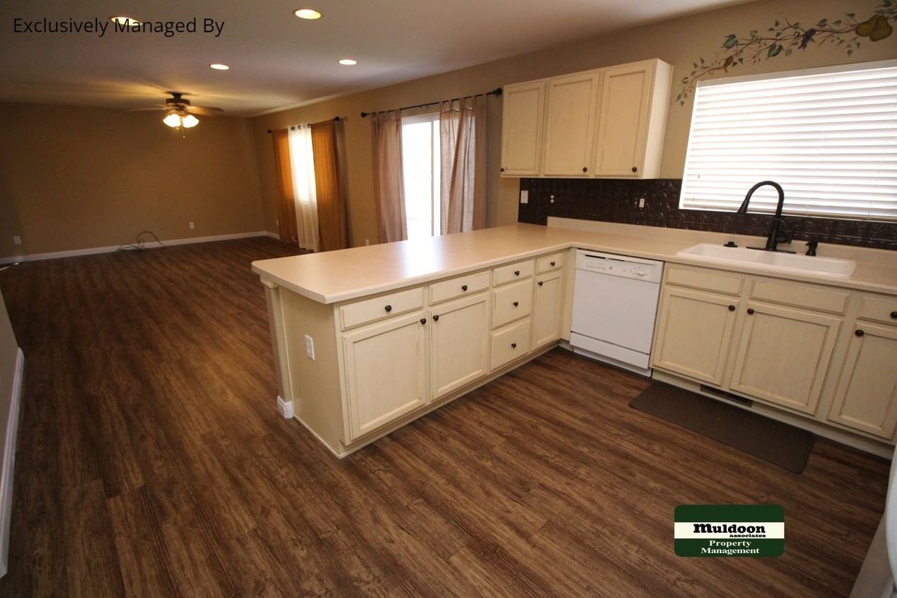 2041 Springside Dr - Photo 3 of 14