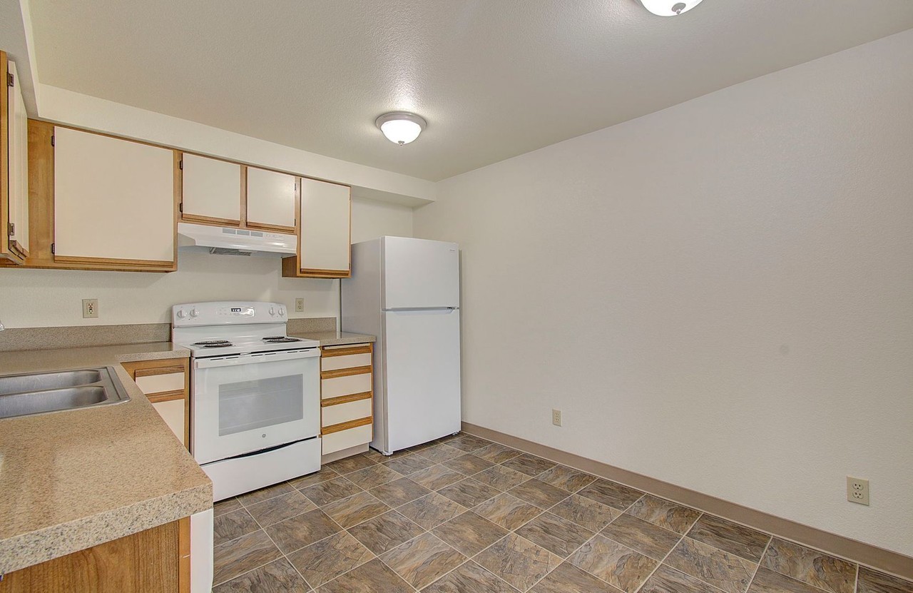 1885 Kingsley Rd #103 - Photo 5 of 15