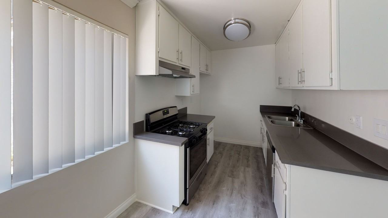 Rock Glen Villa...Gorgeous Newly Remodeled Apartments In Glendale Neighborhood! - Photo 6 of 7