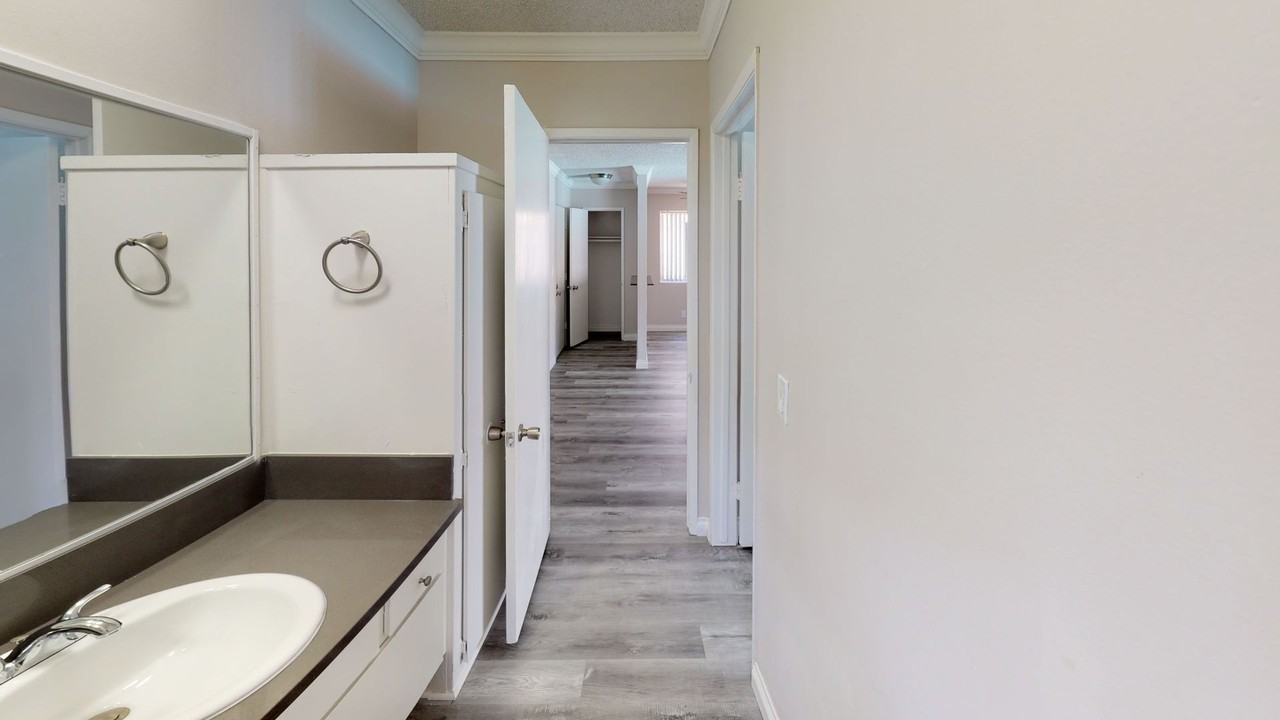 Rock Glen Villa...Gorgeous Newly Remodeled Apartments In Glendale Neighborhood! - Photo 7 of 7