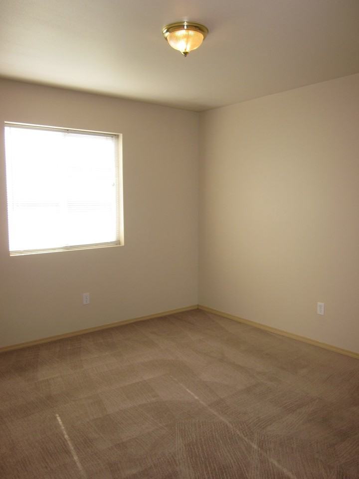 2831 Sw 21st St - Photo 4 of 5
