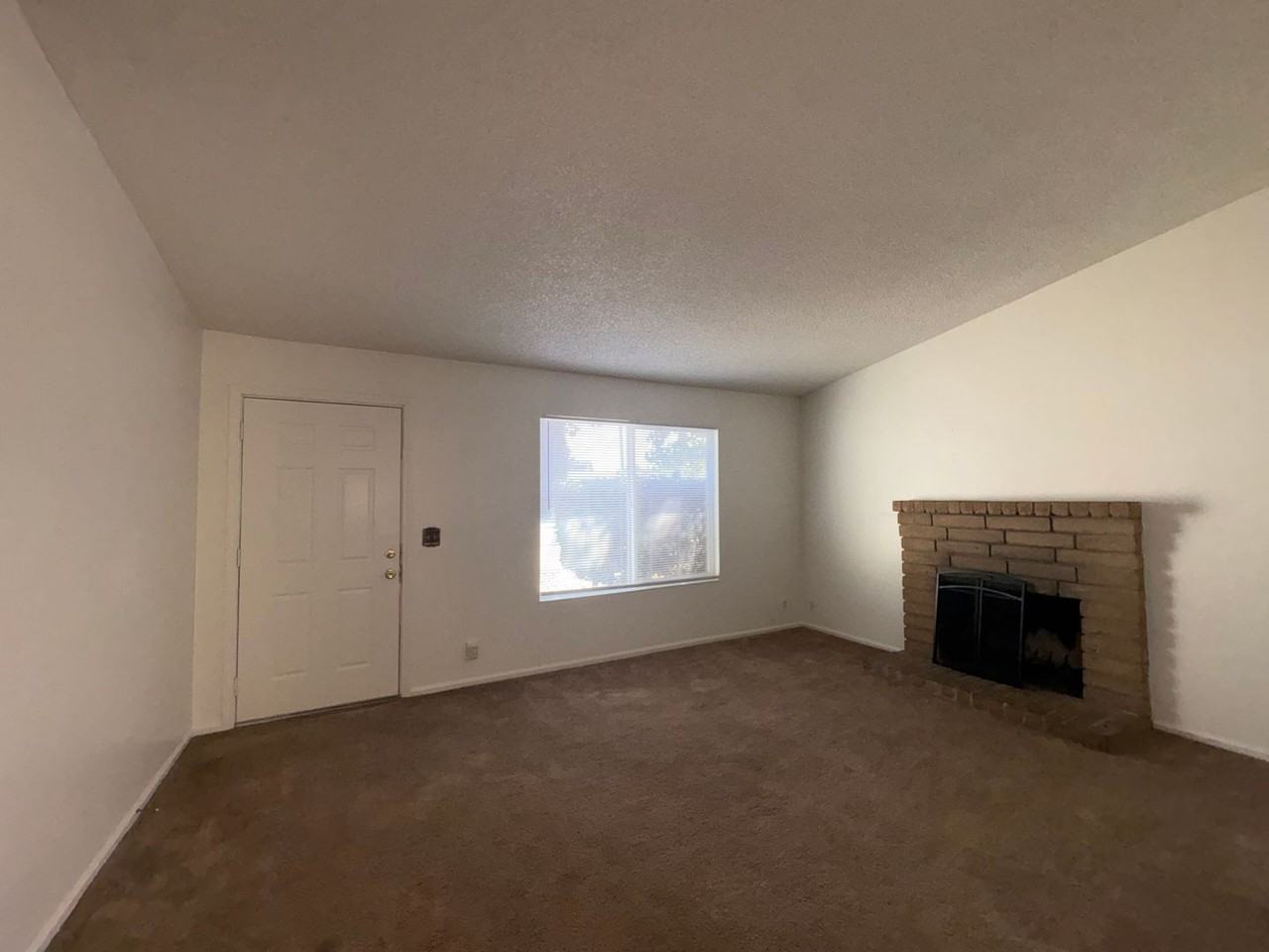 731 Northampton Dr - Photo 4 of 16