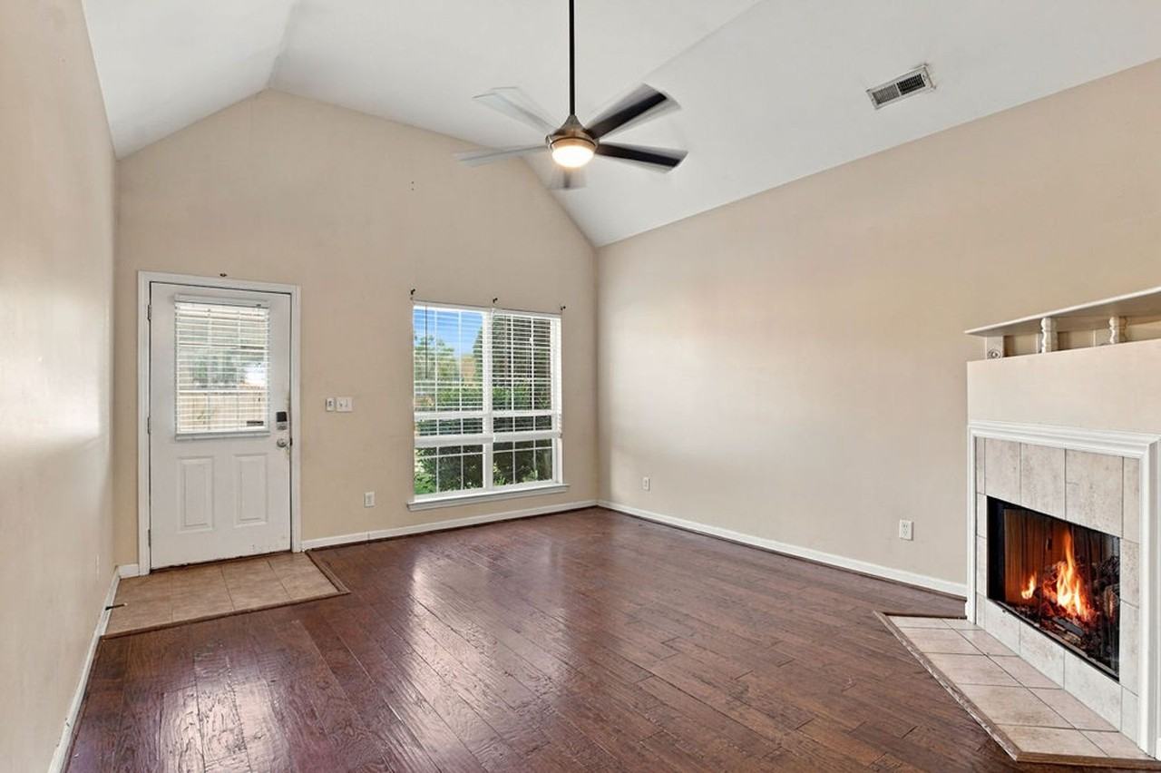 5891 Southwood Pkwy - Photo 2 of 17