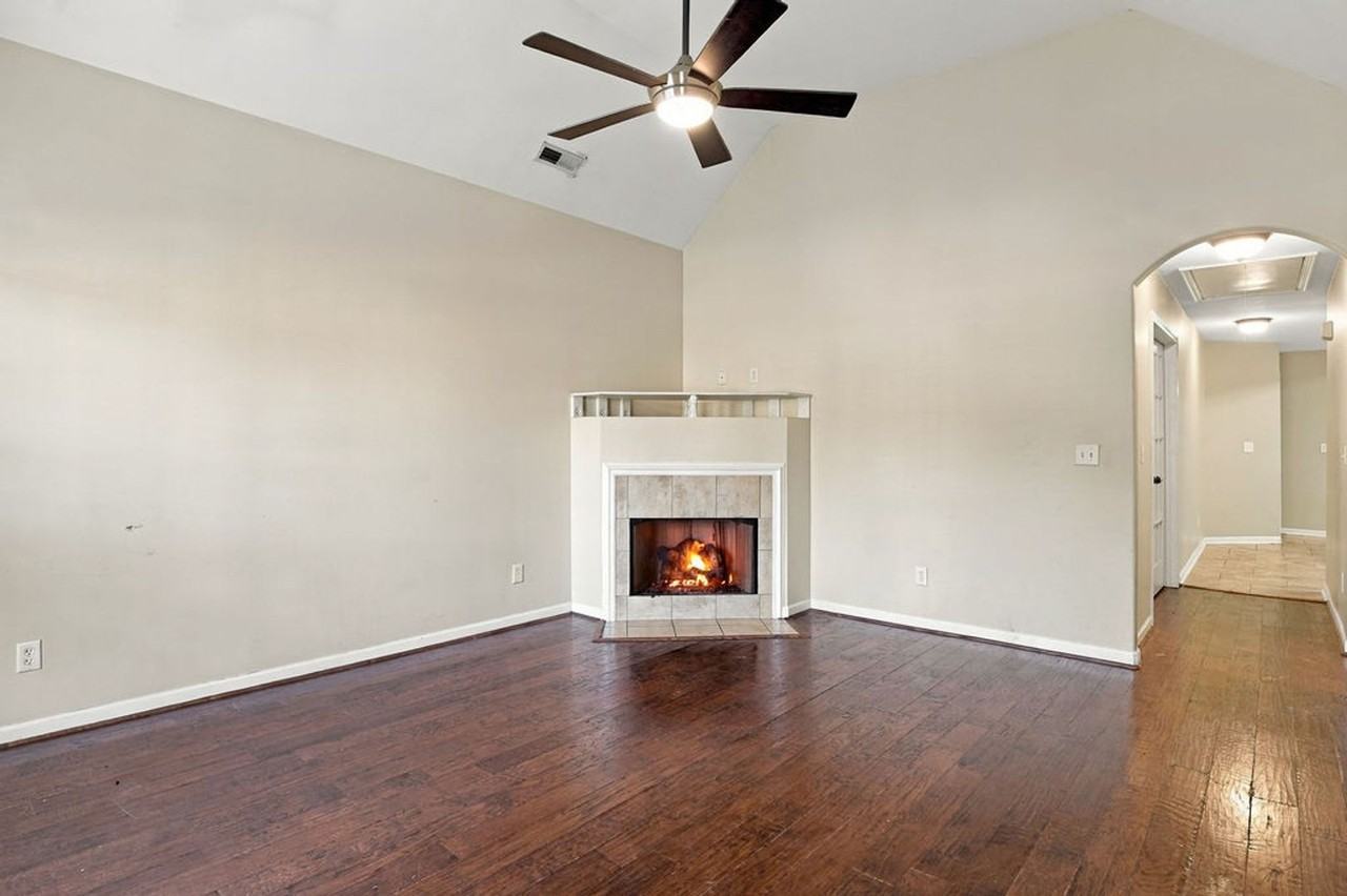 5891 Southwood Pkwy - Photo 3 of 17