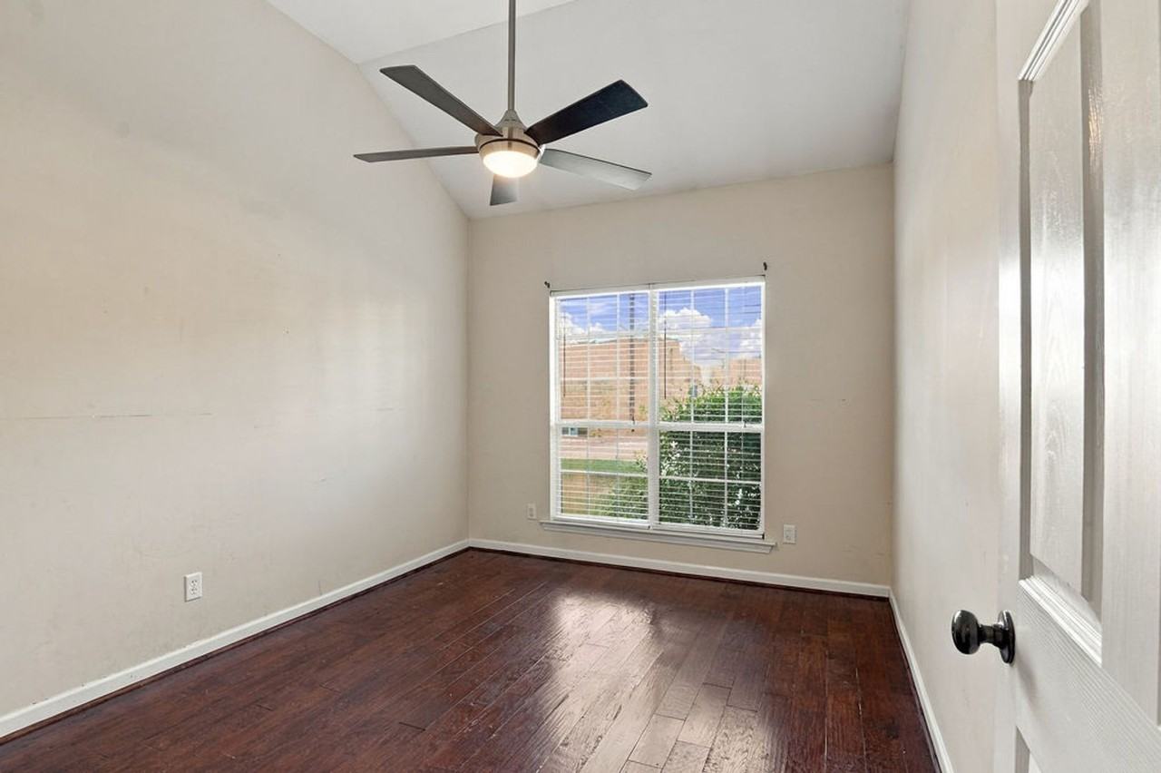 5891 Southwood Pkwy - Photo 5 of 17