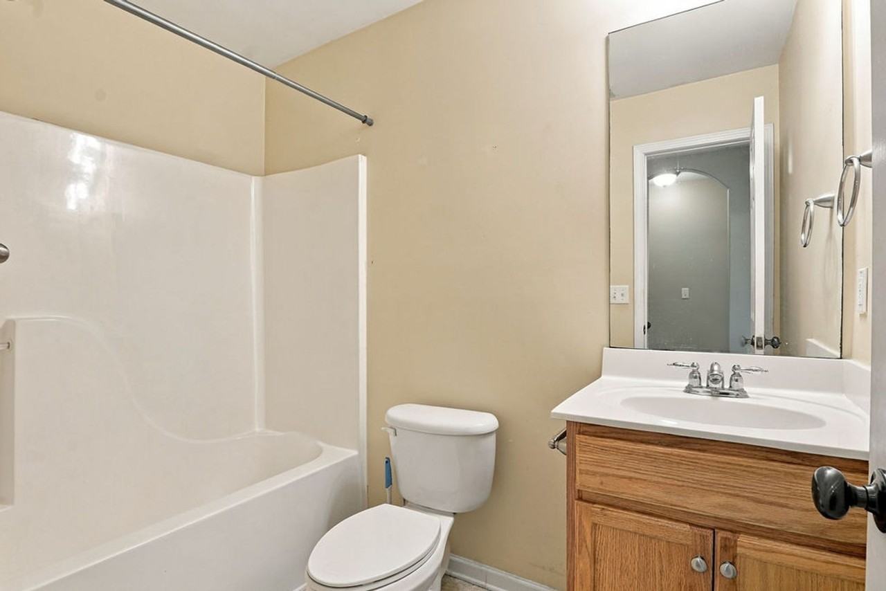 5891 Southwood Pkwy - Photo 6 of 17