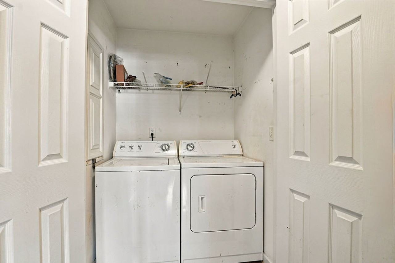 5891 Southwood Pkwy - Photo 7 of 17