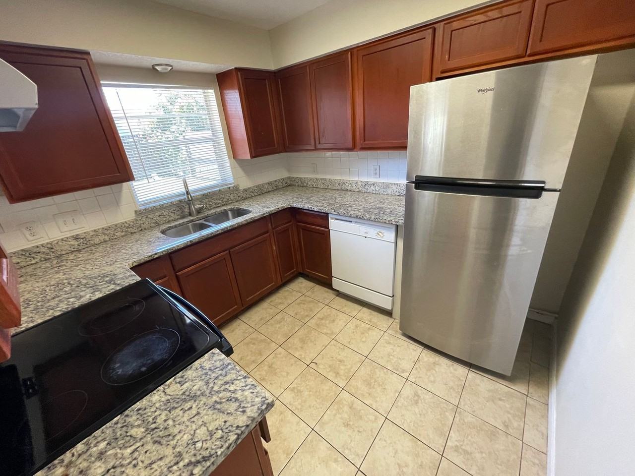 661 La Salle Dr - Photo 2 of 11