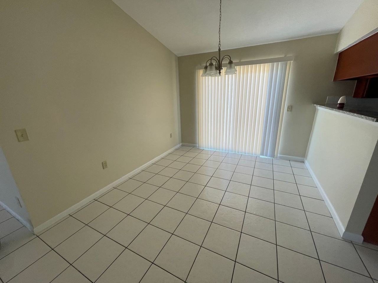 661 La Salle Dr - Photo 3 of 11
