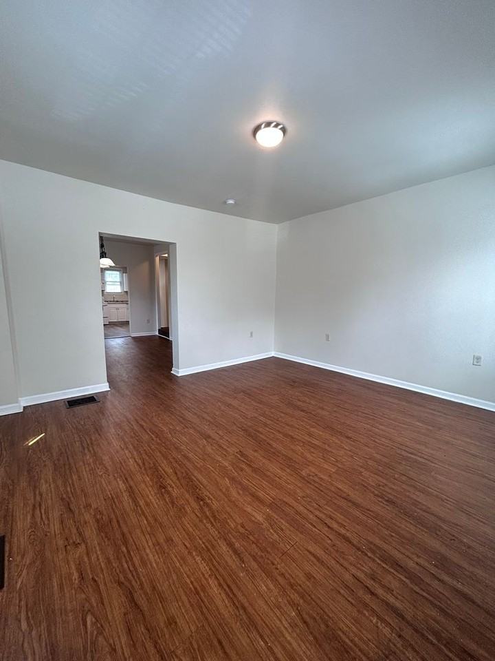 214 Jefferson St - Photo 4 of 19