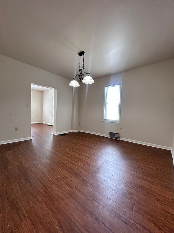 214 Jefferson St - Photo 5 of 19