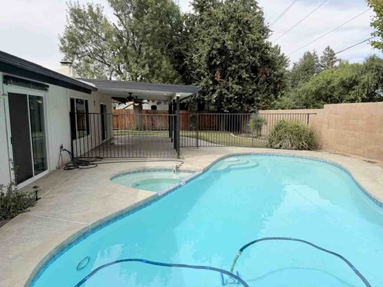 8908 Thurber Ln - Photo 3 of 23