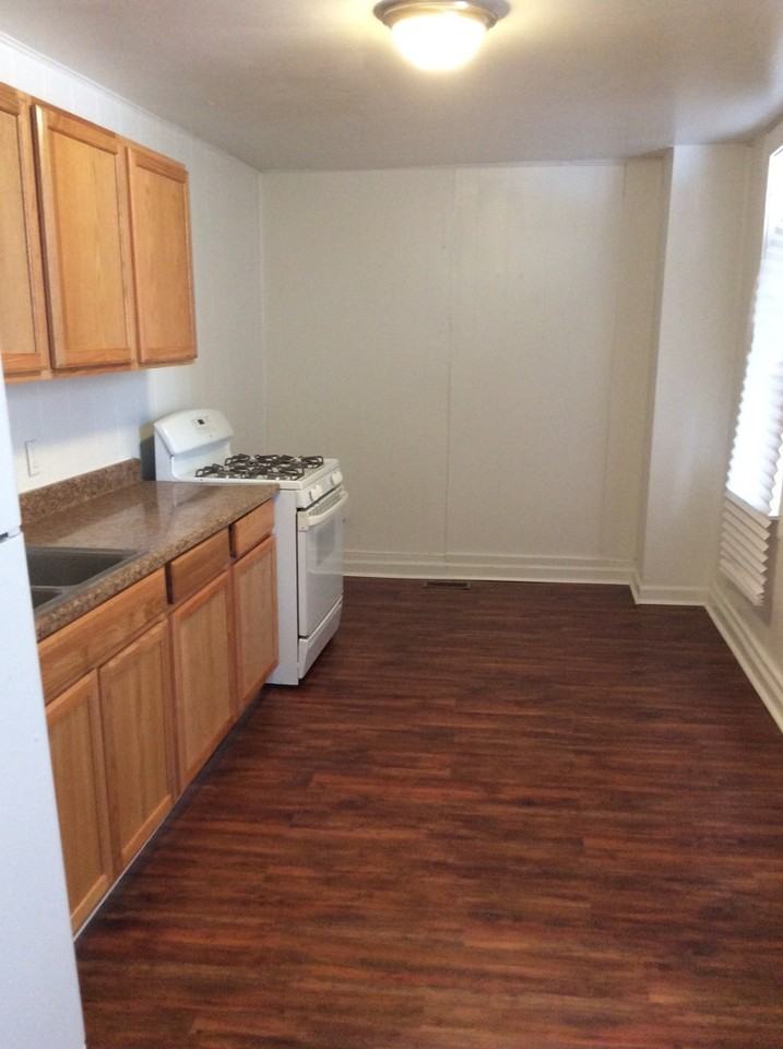 39 E Maple St - Photo 3 of 10