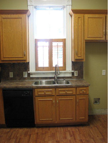 707 28th St - Photo 2 of 2
