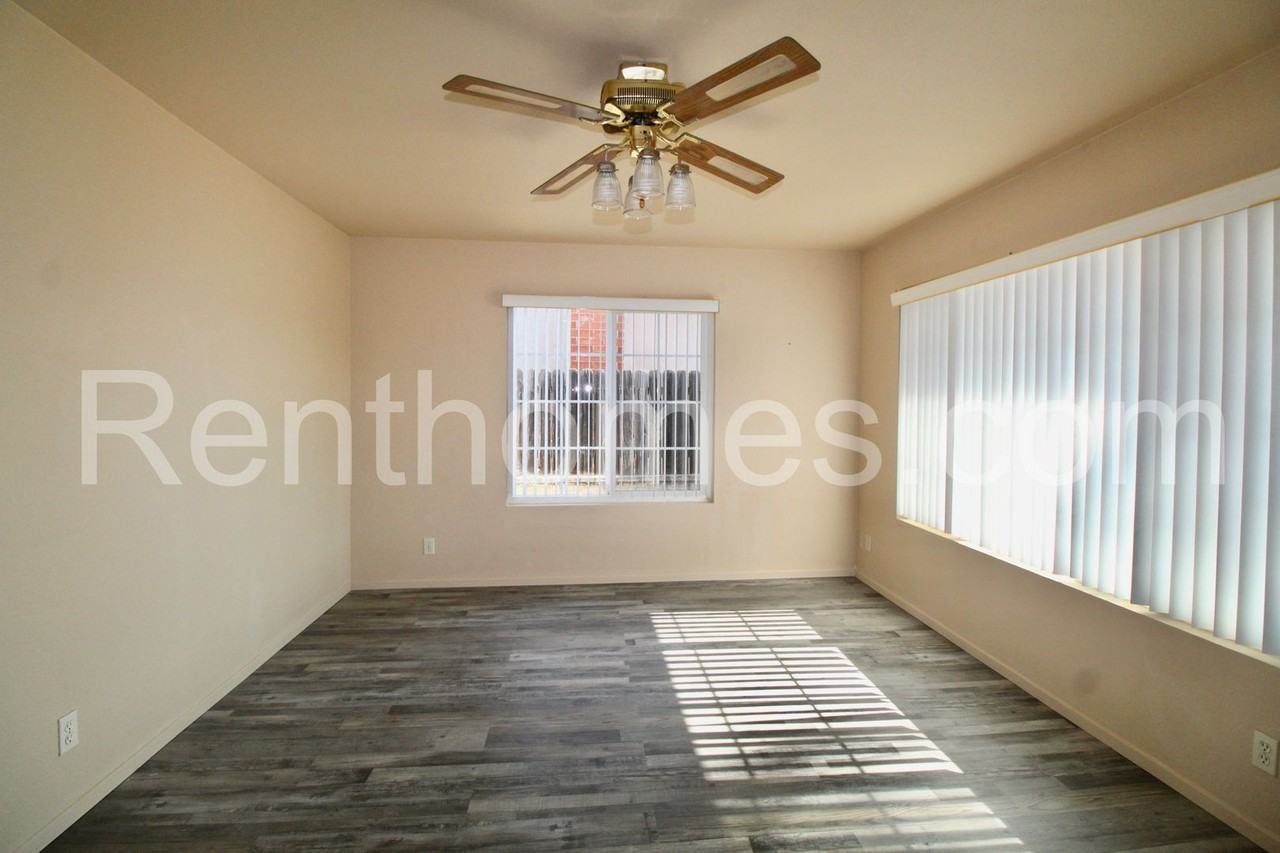 10952 Parkdale Ave - Photo 2 of 18