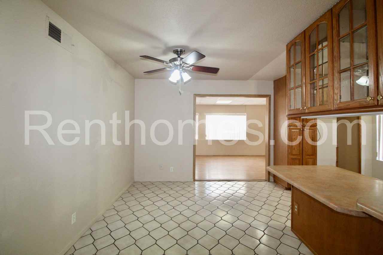 10952 Parkdale Ave - Photo 3 of 18