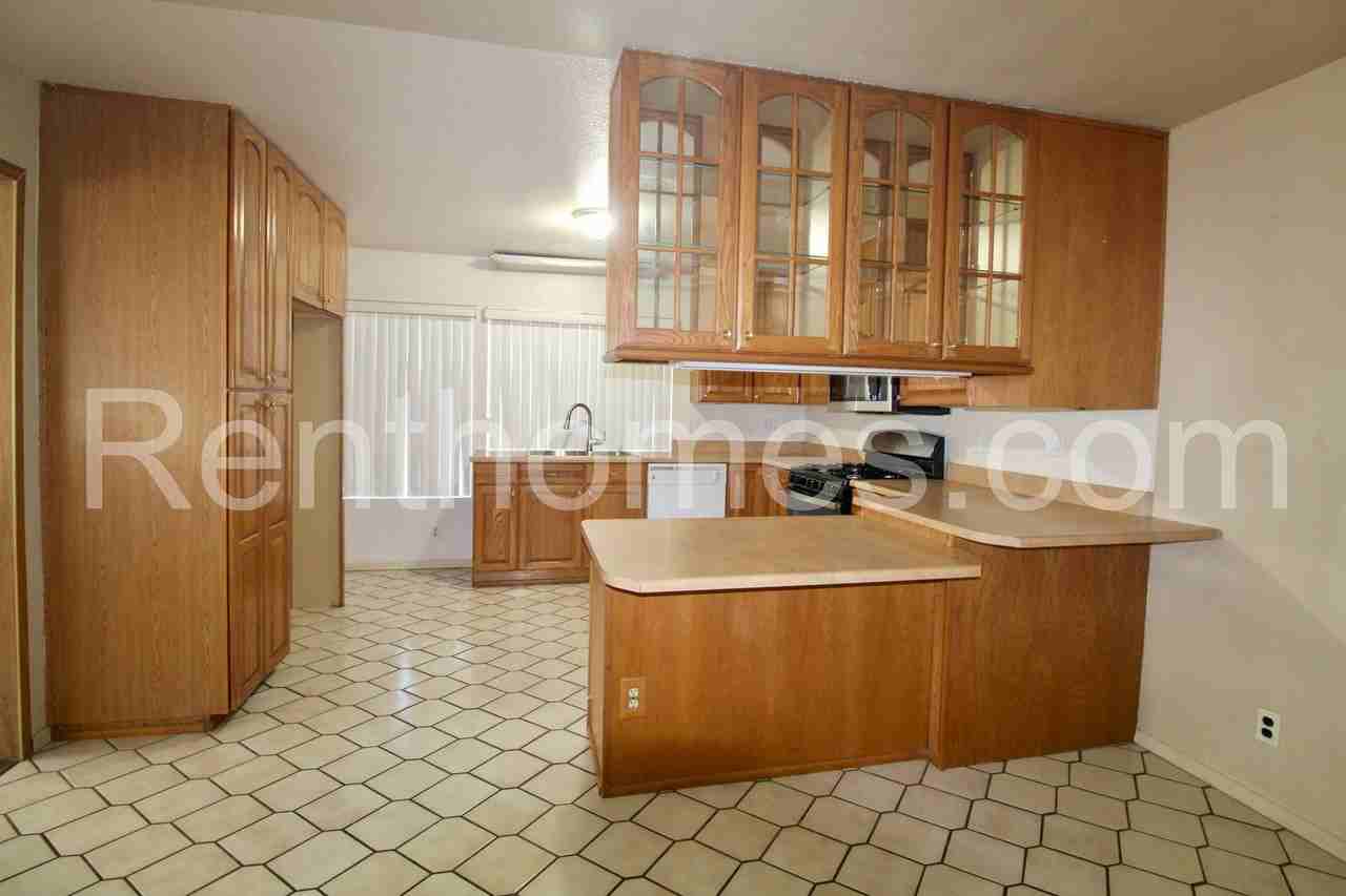 10952 Parkdale Ave - Photo 4 of 18