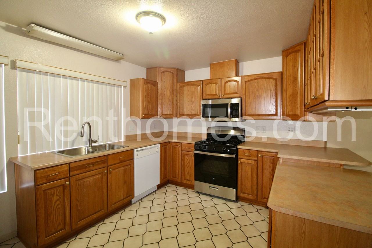10952 Parkdale Ave - Photo 5 of 18