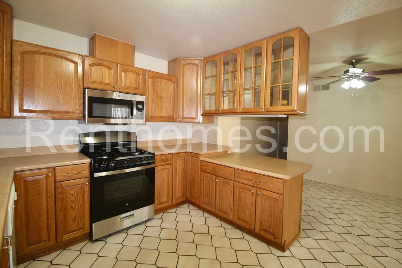 10952 Parkdale Ave - Photo 6 of 18