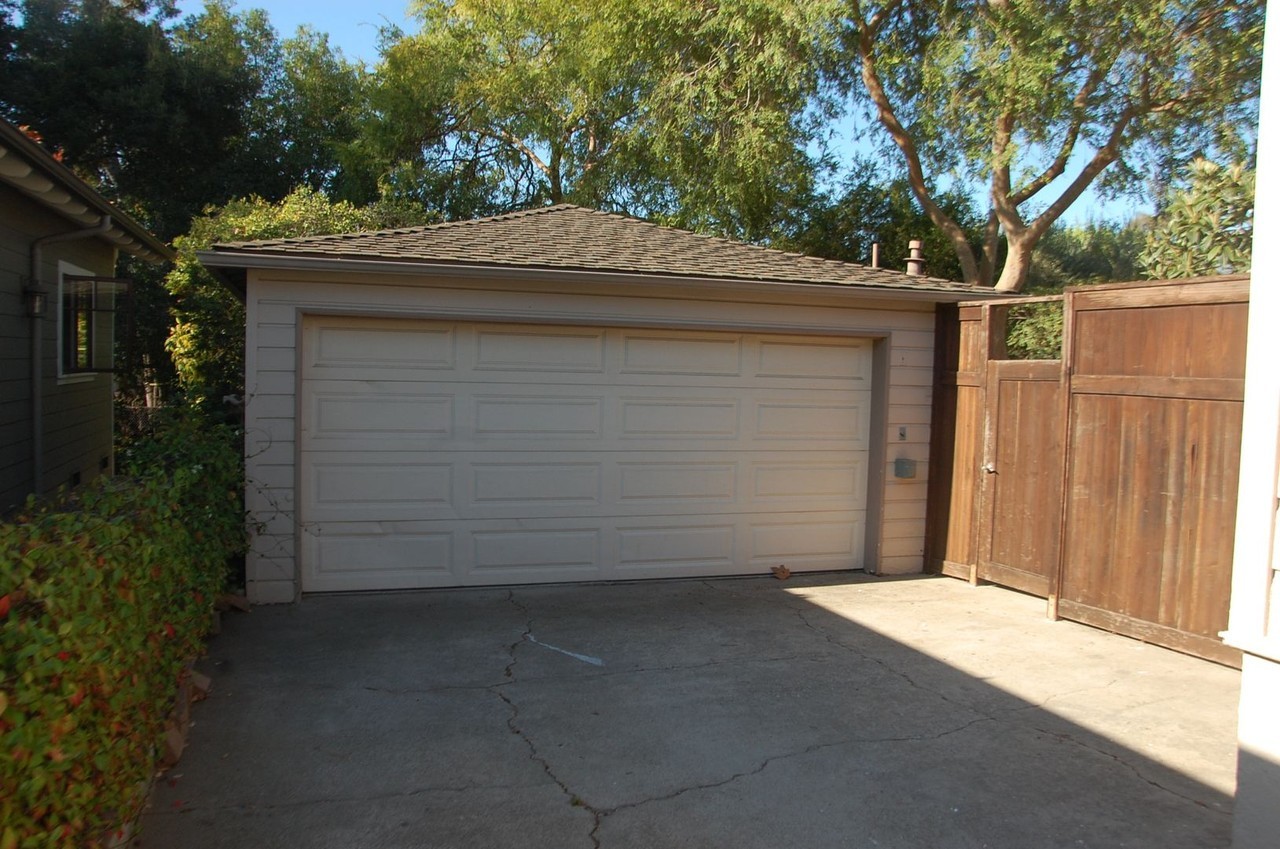 2927 Lomita Rd - Photo 2 of 24