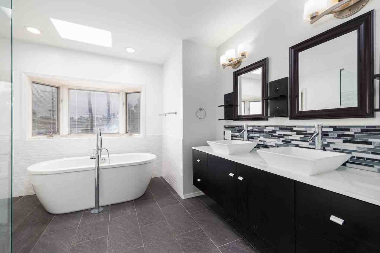 1301 Forest Ave - Photo 2 of 19