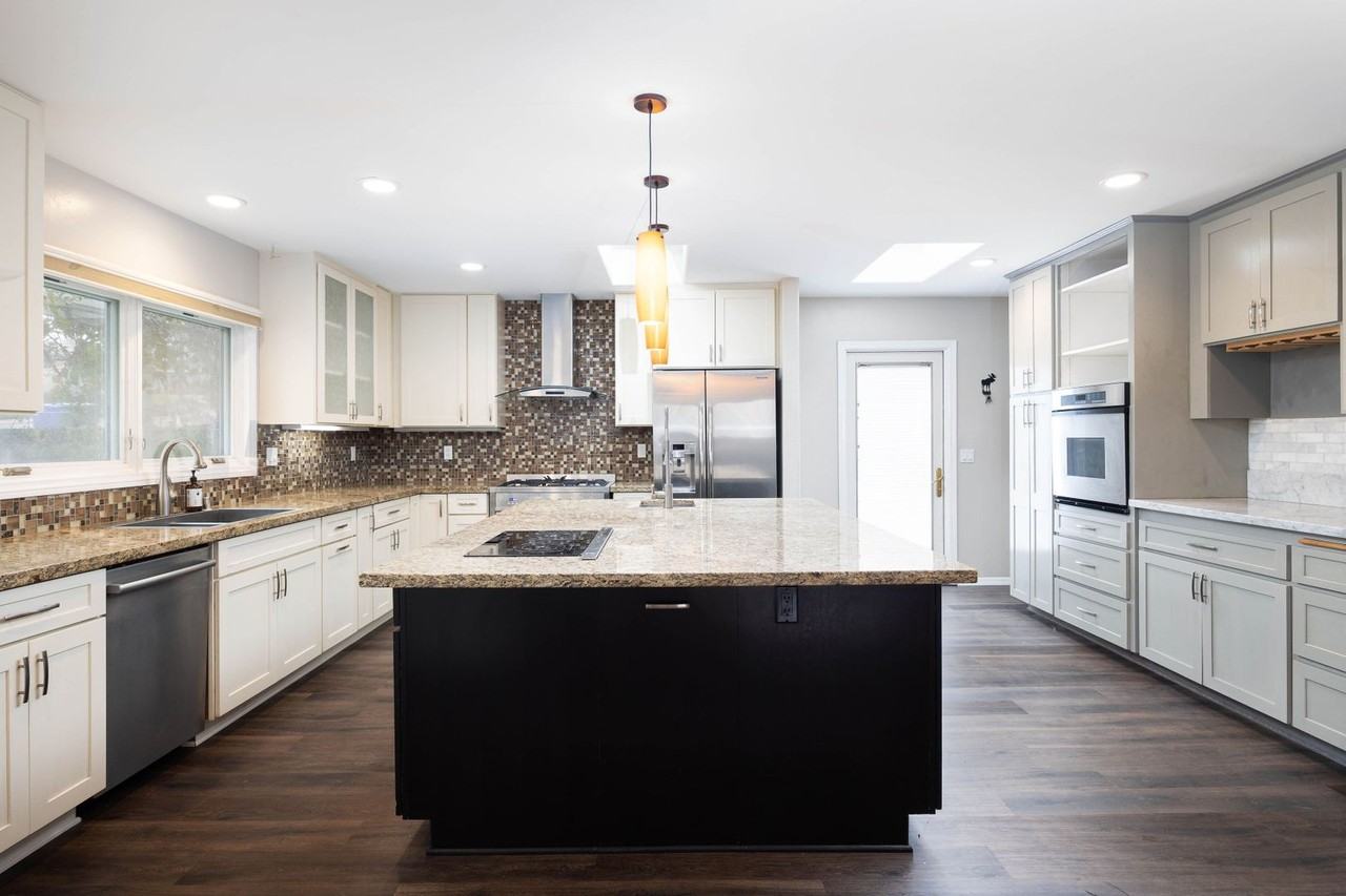 1301 Forest Ave - Photo 3 of 19