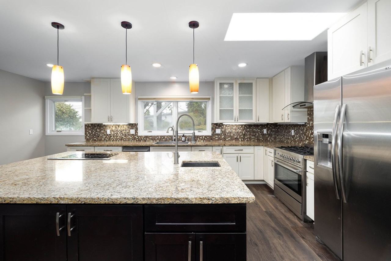 1301 Forest Ave - Photo 4 of 19