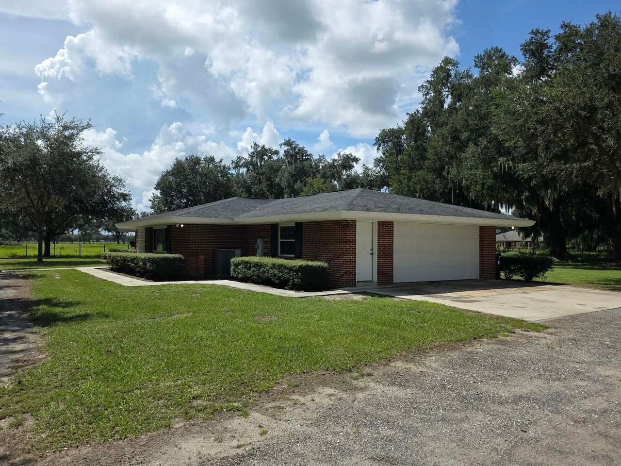 25601 Laylaine Dr - Photo 2 of 42