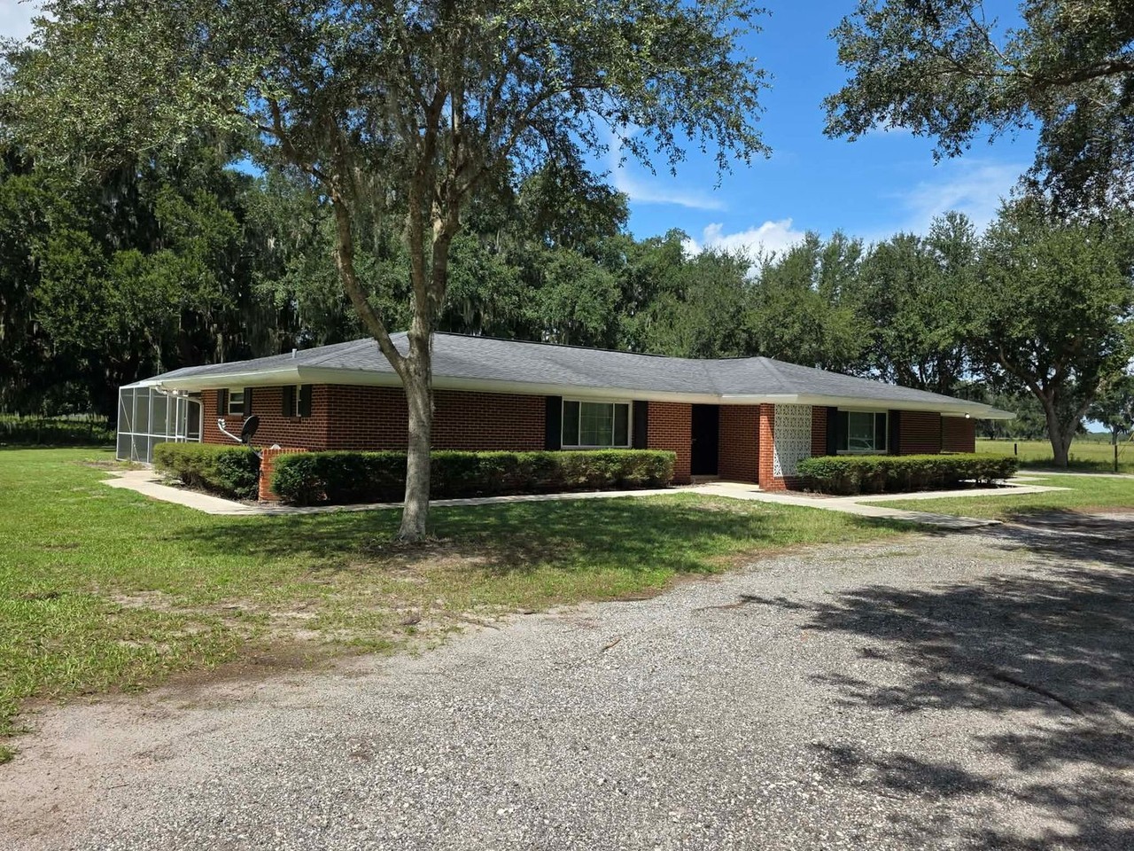 25601 Laylaine Dr - Photo 4 of 42