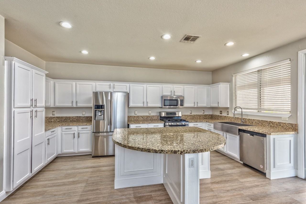 84 Milicity Rd - Photo 4 of 16