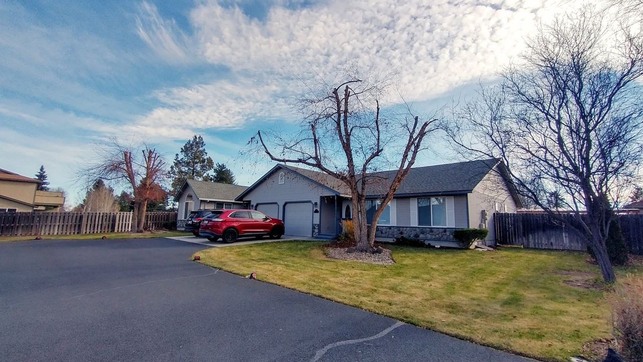 2820 Sw Salmon Ave - Photo 2 of 27