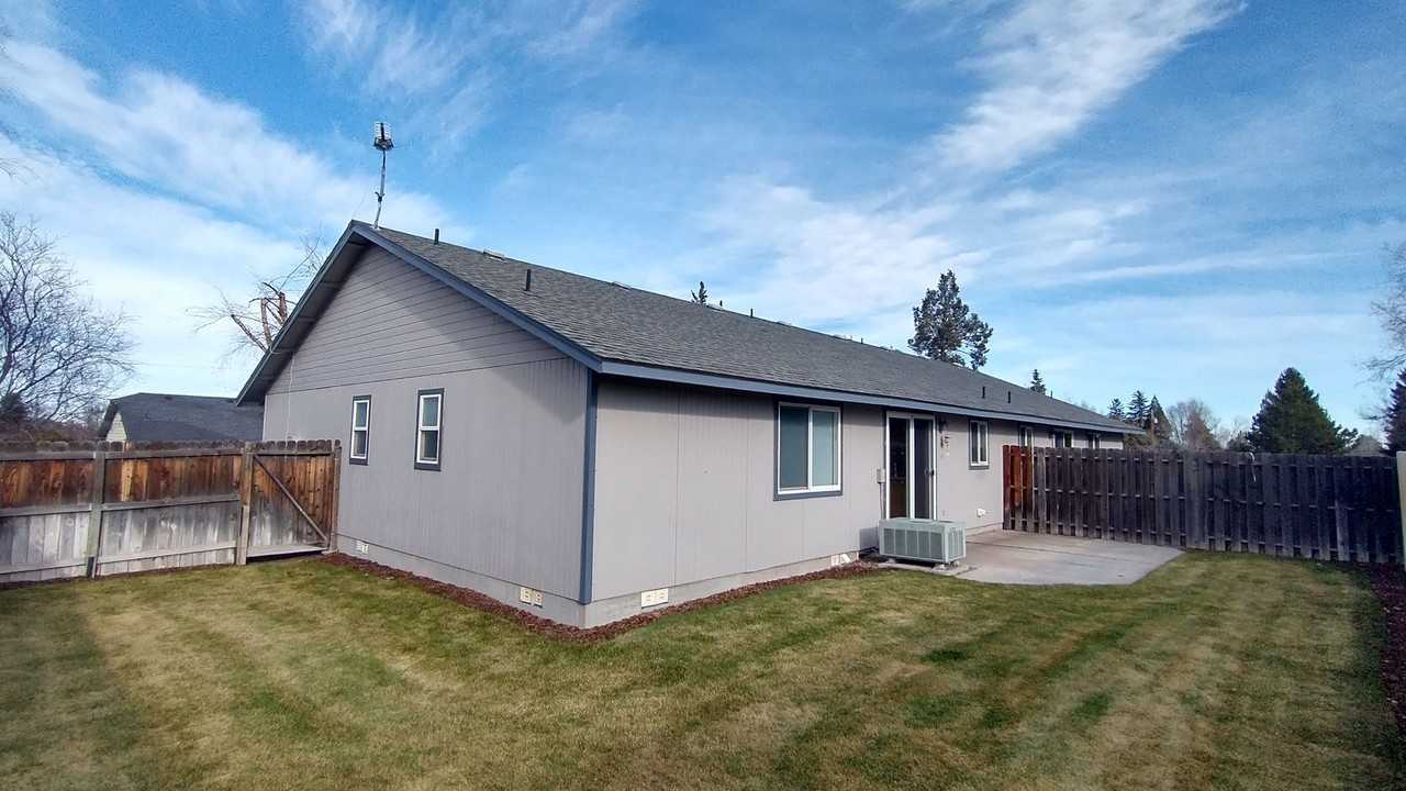 2820 Sw Salmon Ave - Photo 4 of 27