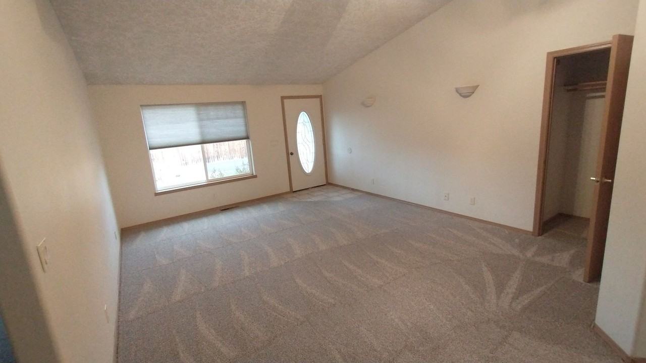 2820 Sw Salmon Ave - Photo 5 of 27
