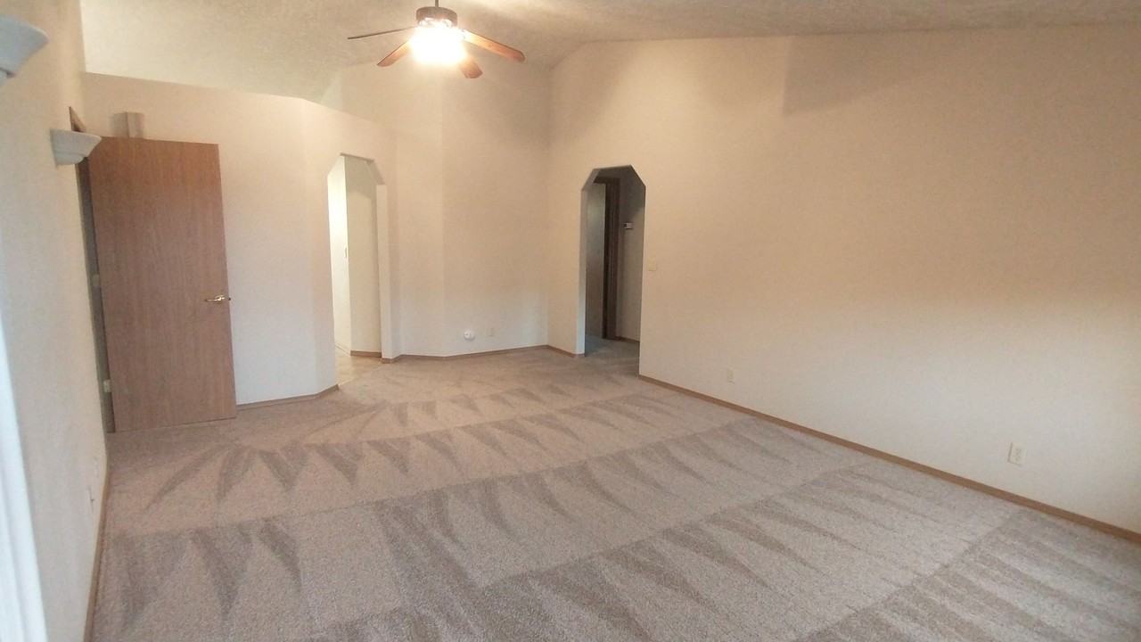2820 Sw Salmon Ave - Photo 6 of 27