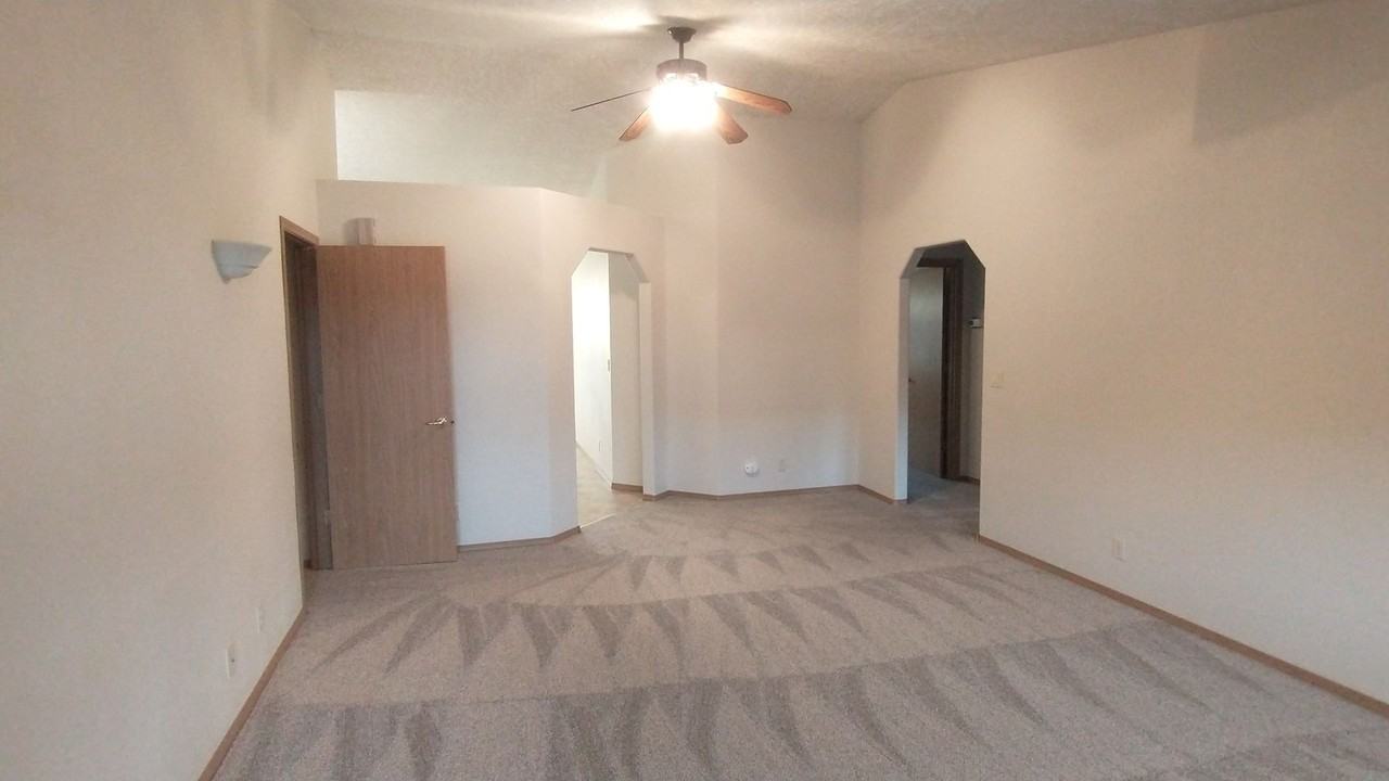 2820 Sw Salmon Ave - Photo 7 of 27