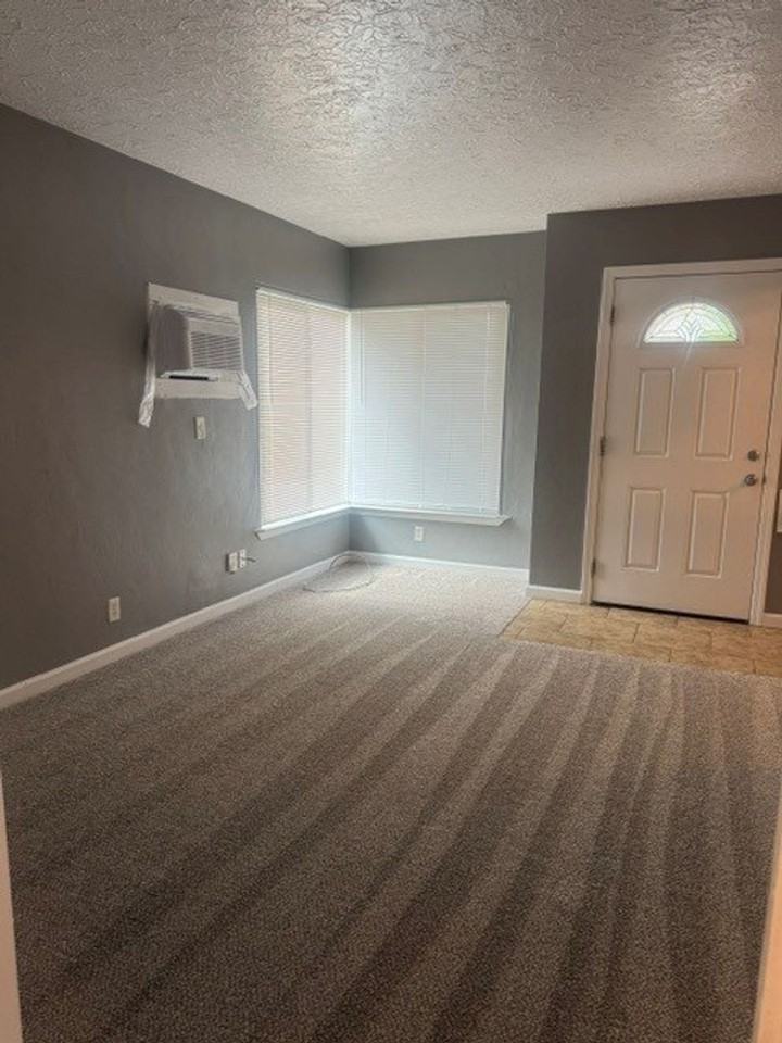 114 Fairview Ave - Photo 2 of 11