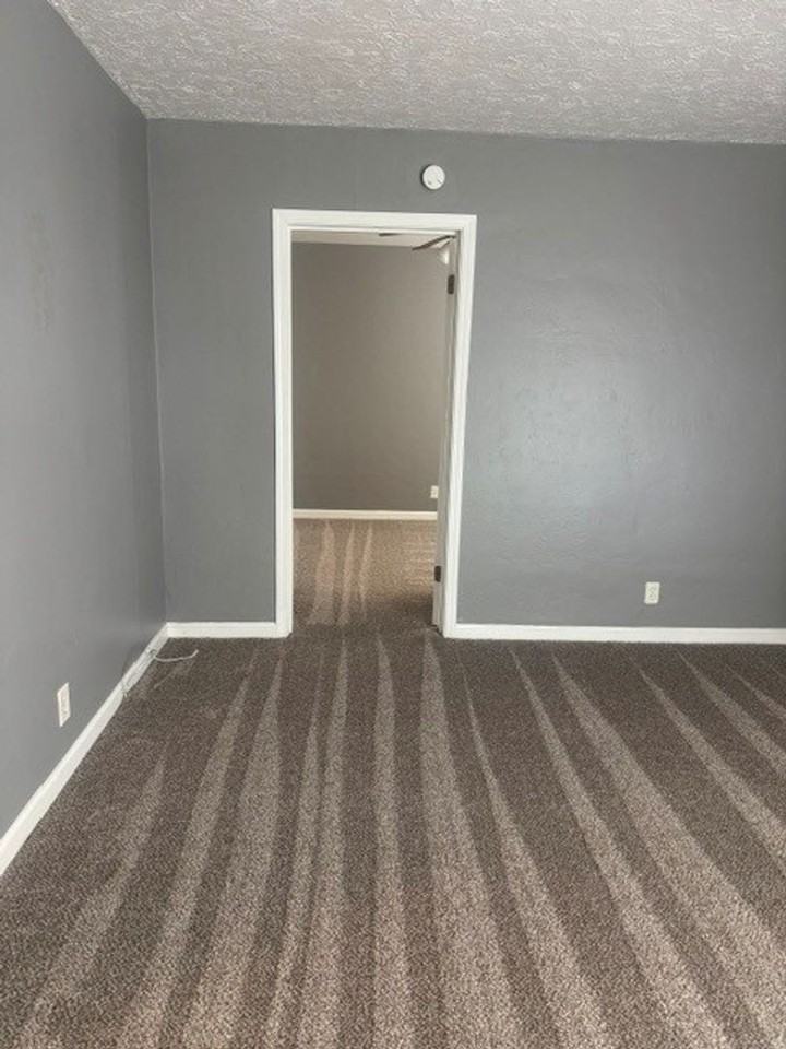 114 Fairview Ave - Photo 3 of 11