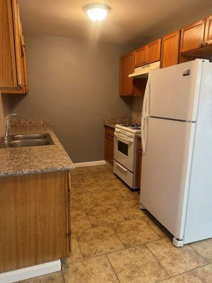 114 Fairview Ave - Photo 6 of 11