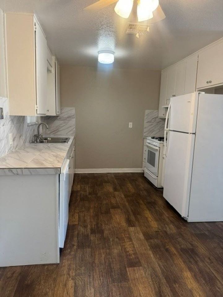 222 Corson Ave - Photo 3 of 12
